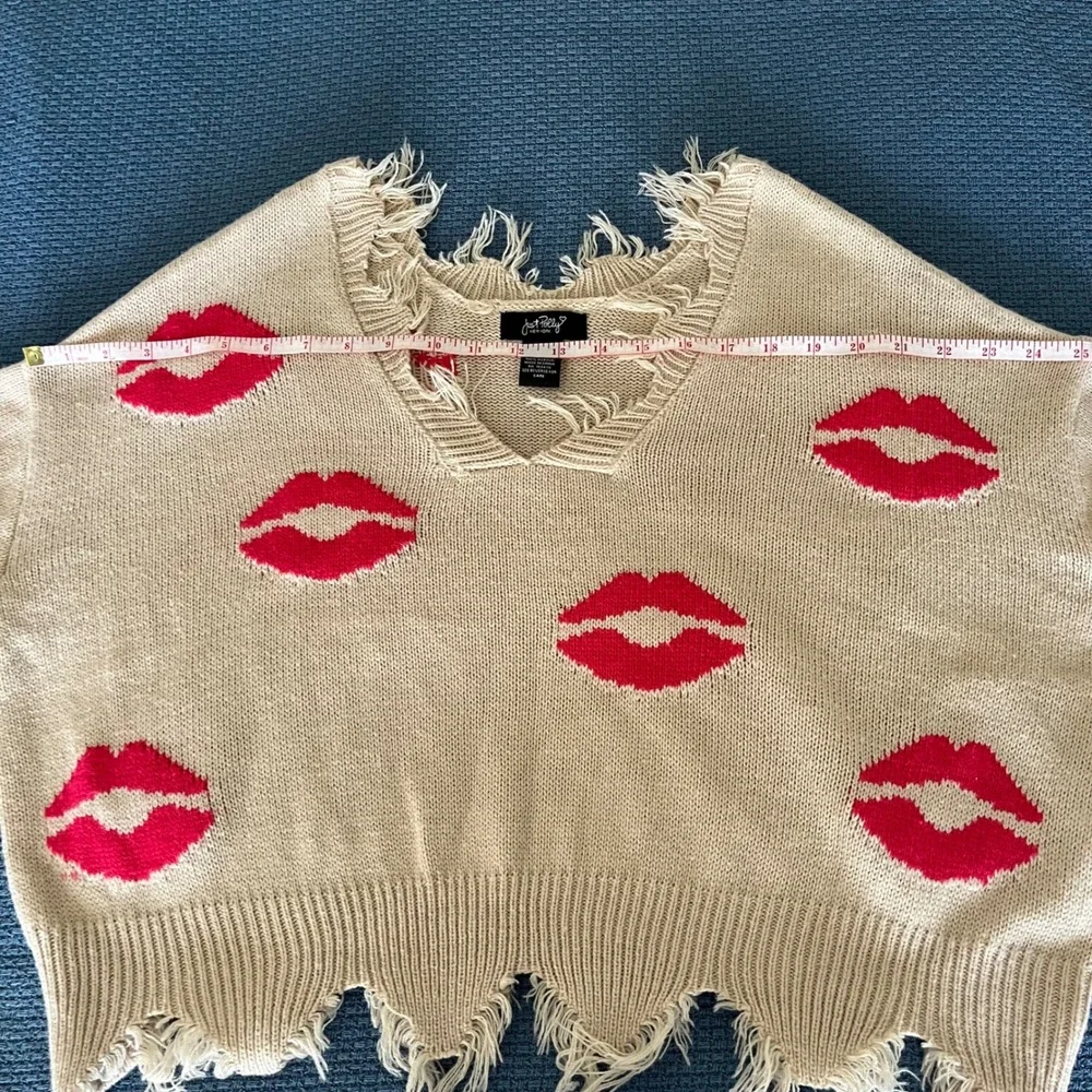 Just Polly Kiss Sweater Top Women's Medium Knit Lips Print Beige‎